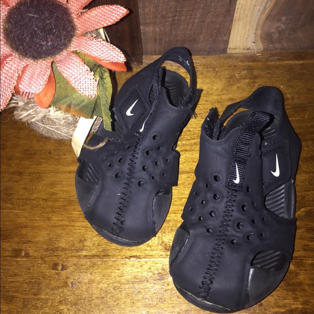 Nike stingray sandals